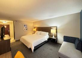 Holiday Inn Express & Suites ST. PAUL - WOODBURY by IHG 3