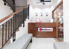 RedDoorz Plus @ Diola Villamonte Bacolod 2