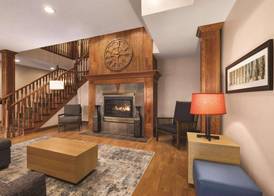 Country Inn & Suites by Radisson, Forest Lake, MN 3