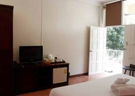 Feung Nakorn Balcony Rooms and Cafe 3