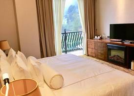 The Golden Ridge Hotel 4
