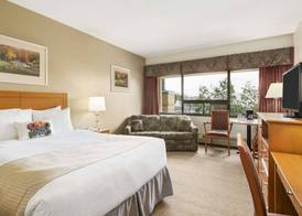 Travelodge by Wyndham Edmonton East 5