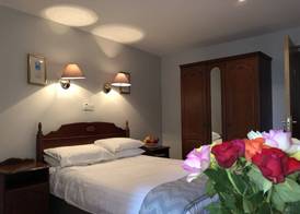 Tully's Hotel 4