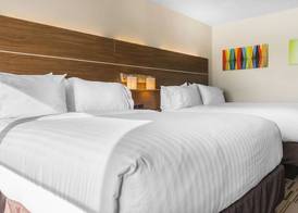 Holiday Inn Express & Suites Clarion by IHG 2