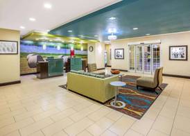 La Quinta Inn & Suites by Wyndham Floresville,TX 5