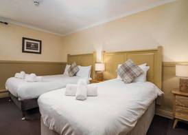 Honest Lawyer Hotel 5