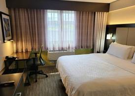 Holiday Inn Express QUEENS - MASPETH by IHG 3