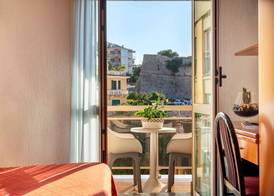 Hotel Careni Villa Italia 5