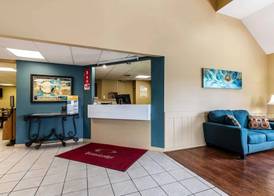 Econo Lodge Inn & Suites Dickson 2