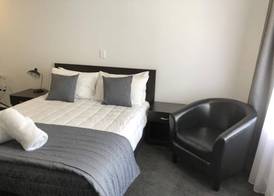 Durham Court Motor Inn 4