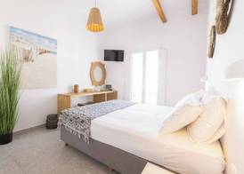 Parosquare Central Suites 3