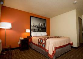 Super 8 by Wyndham Altoona 3