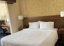 Fairfield Inn & Suites by Marriott Hollister 5