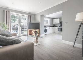 1 Bed Cottage-Sleeps 2-Parking-Pets-Hot Tub 4