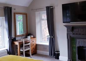 The Bowes Hotel 2