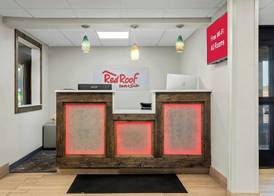 Red Roof Inn & Suites Tomah 4