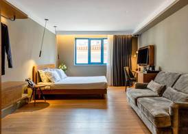 Bob W Athens Eolou 2