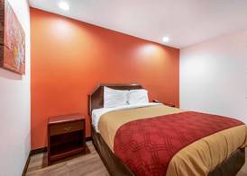 Econo Lodge Franklin 5