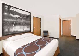 Super 8 by Wyndham St. James 3