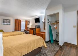 Quality Inn Austintown-Youngstown West 5