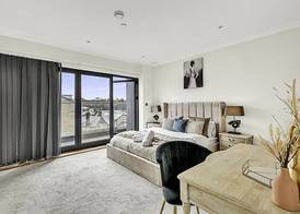 Beautiful Abode In Brentford 5