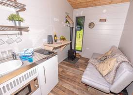 Sunset Cabins at The Oaks Woodland Retreat 5