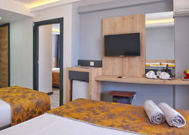 Clover Magic Park Side Hotel 2