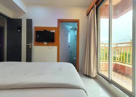 The Lions Hotel 5