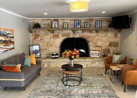 Sunday House Inn and Suites 2