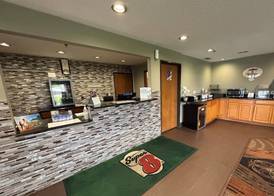 Super 8 by Wyndham Paris IL 4