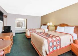 Super 8 by Wyndham Greensboro 4