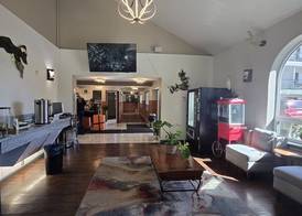 Ramada Downtown by Wyndham Anchorage 2