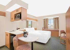 Microtel Inn & Suites by Wyndham Colfax/Newton 5