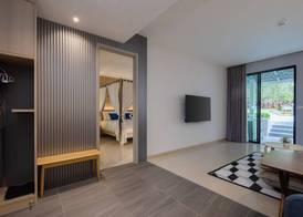 CRAFT Resort & Villas, Phuket Town - scheduled shuttle to Phuket Old Town 3