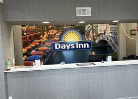 Days Inn & Suites by Wyndham San Antonio North/Stone Oak 2