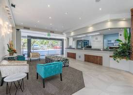 Surfers Paradise Beachfront Pool and Views 2