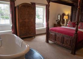 Rollestone Manor B&B and Restaurant 5