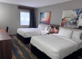 La Quinta Inn & Suites by Wyndham Miamisburg Dayton South 5
