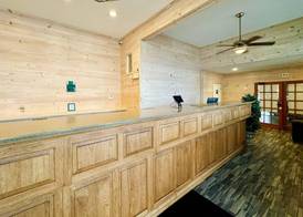 Quality Inn & Suites Mackinaw City Beachfront 4