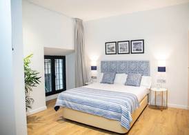 nQn Aparts & Suites Sevilla 5