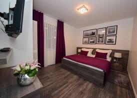 Sunset Deluxe Apartments 5