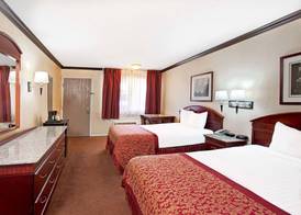 Ramada by Wyndham Pasadena 4