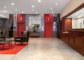Ramada Plaza by Wyndham Calgary Downtown 2