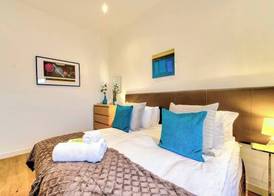 JOIVY Quiet Mews Street Apartment in the Heart of Edinburgh 4