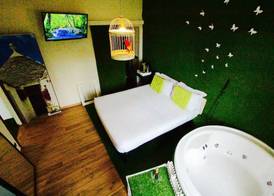 Jacuzzi Rooms 5