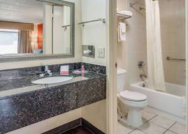 Econo Lodge Inn & Suites Griffin North 3