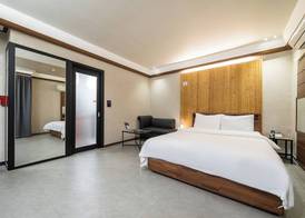 SKYHOTEL 3
