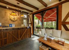 Le Charcoa Hotel 3