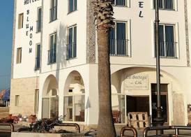 Blue Moon Hotel 4