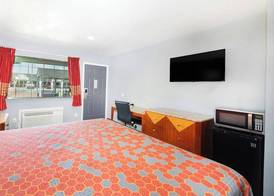 Executive Inn of Hondo 4